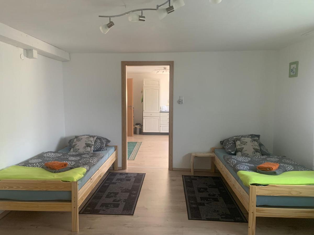 Schoene Moderne & Rustikale Einliegerwohnung Mit Kueche シュランベルク エクステリア 写真