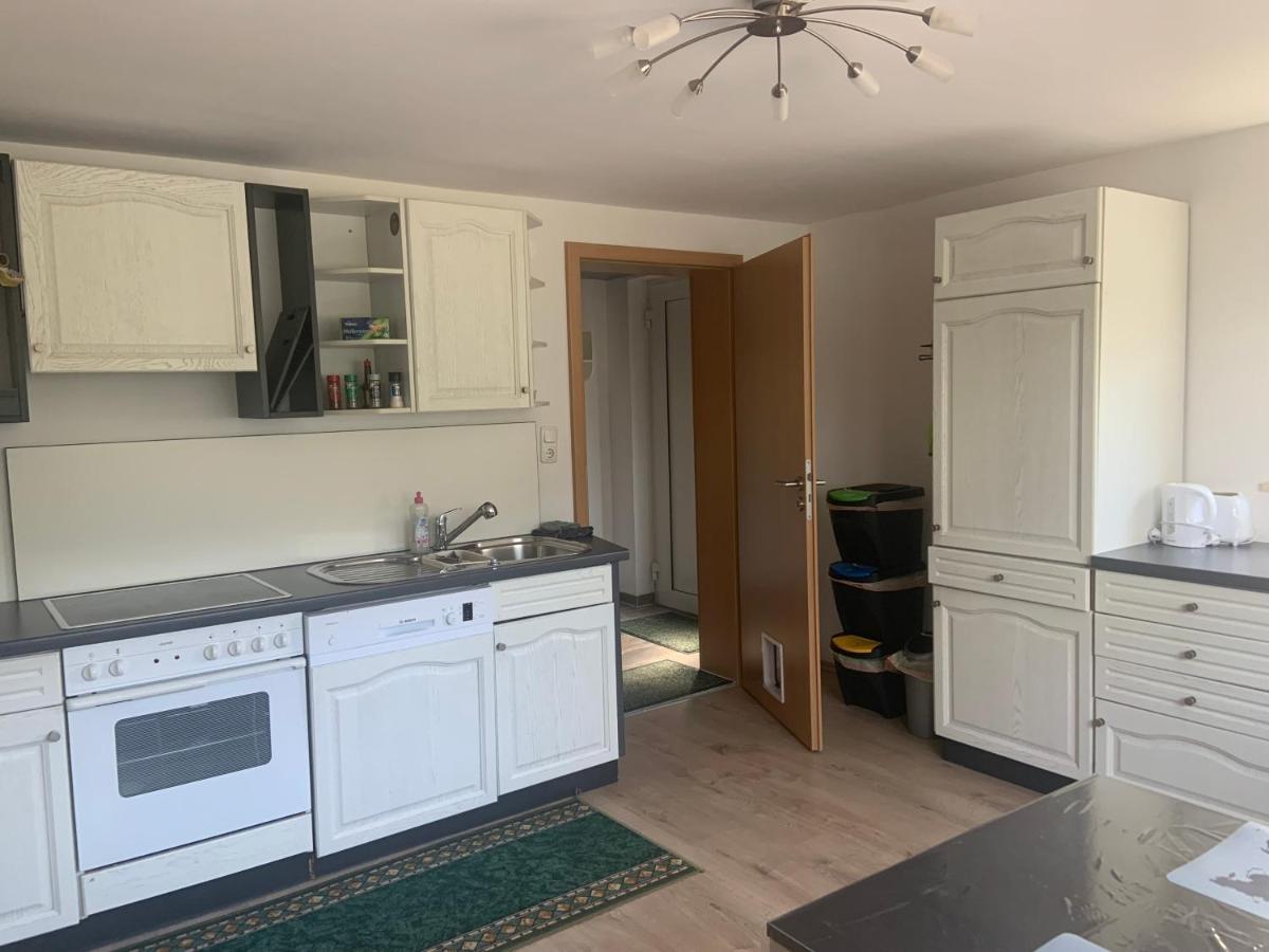 Schoene Moderne & Rustikale Einliegerwohnung Mit Kueche シュランベルク エクステリア 写真