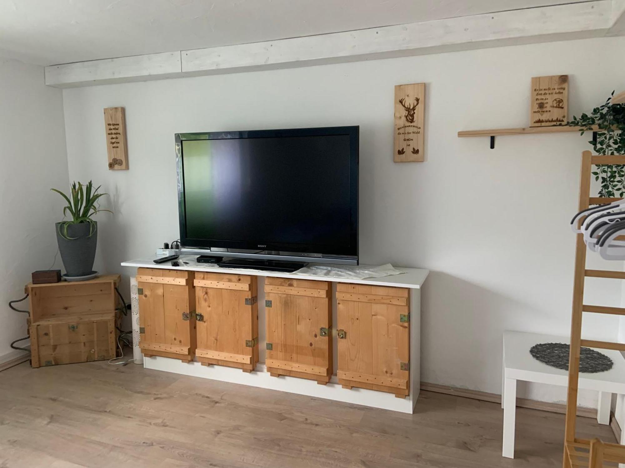 Schoene Moderne & Rustikale Einliegerwohnung Mit Kueche シュランベルク エクステリア 写真